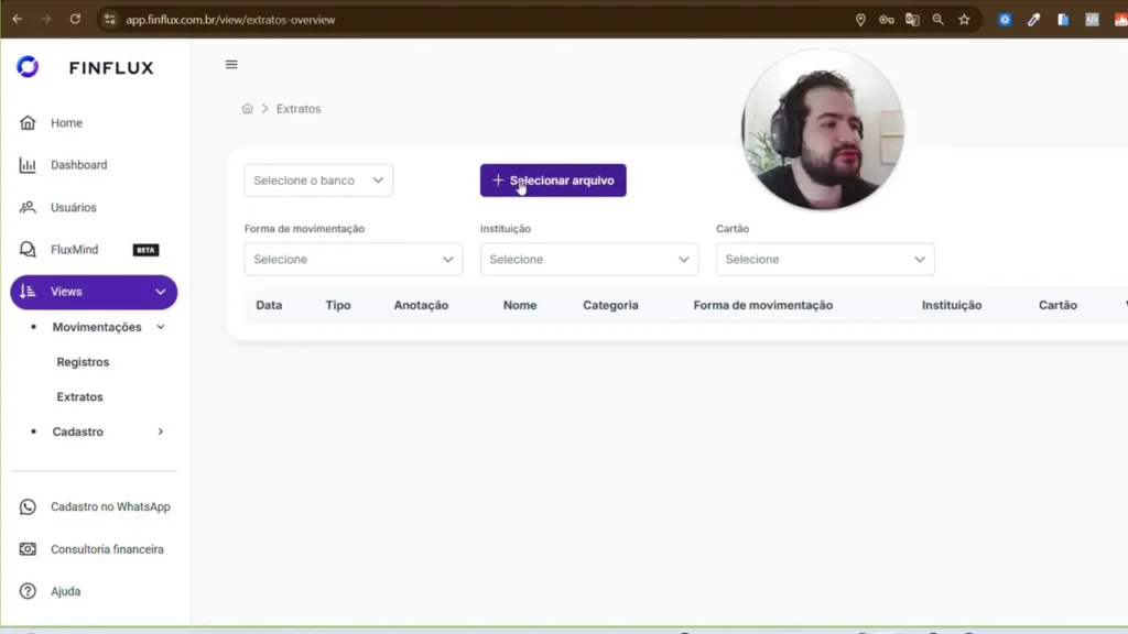 Botão 'Selecionar arquivo' em destaque na página de extratos do FinFlux, pronto para upload